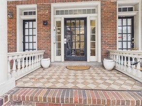 Building Photo - 2710 Stuart Ave