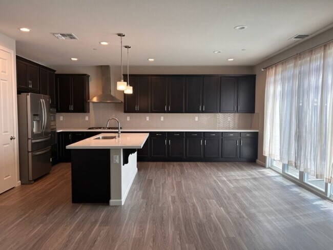 Building Photo - Like Brand New ~ Beautiful Four Bedroom Ho...