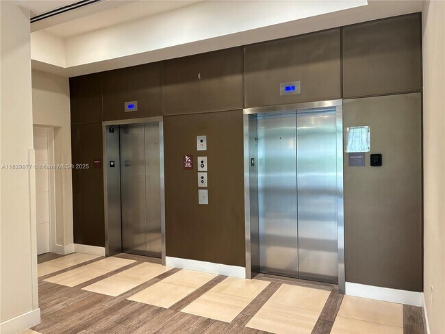 Foto del edificio - 7661 NW 107th Ave