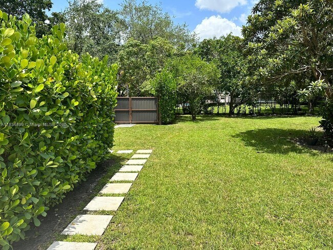 Foto del edificio - 8755 SW 96th St