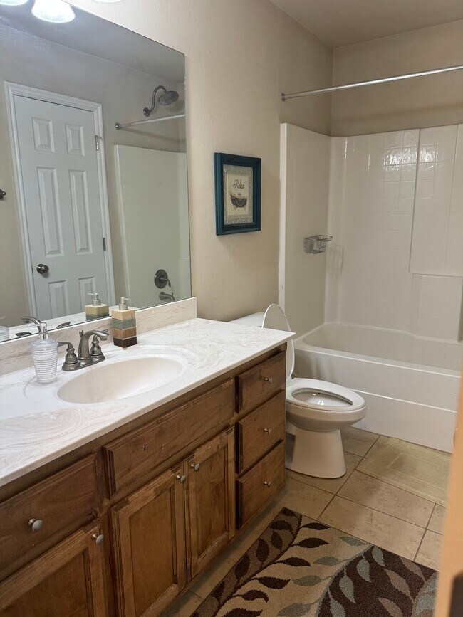 Foto del edificio - 2321 Golden Ln