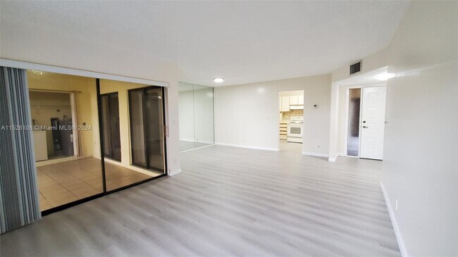 Building Photo - 3859 Cocoplum Cir