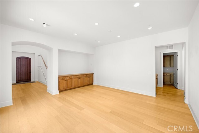 Building Photo - 106 Heavenly