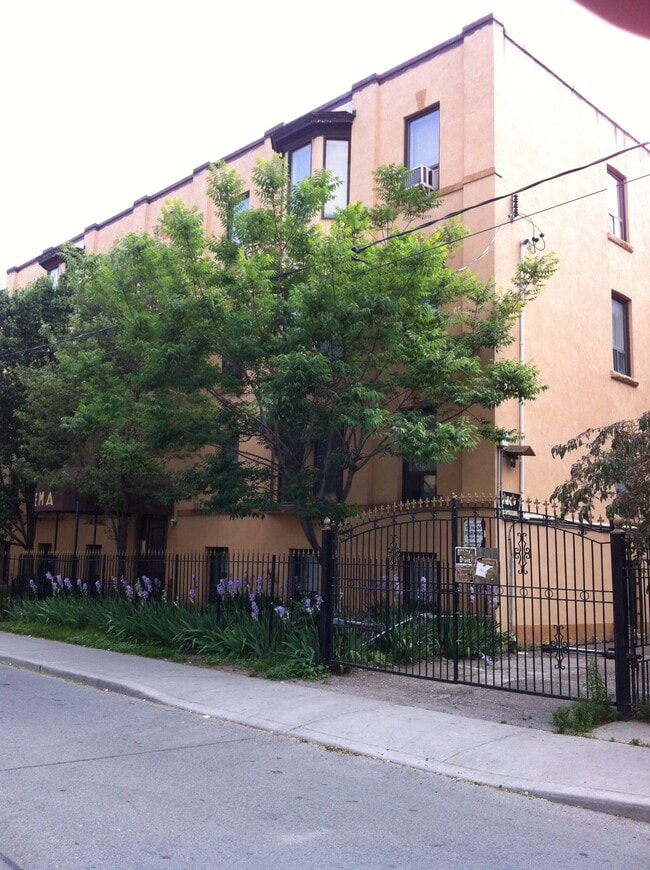 Building Photo - 368 George St