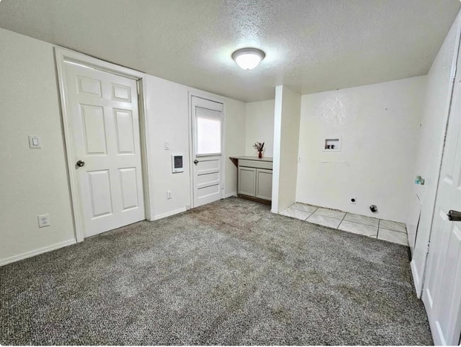 Dormitorio - 424 E Velma Ave