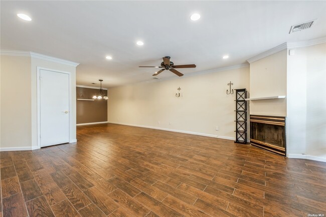 Building Photo - 146 I U Willets Rd