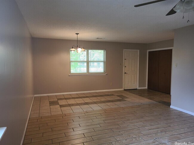 Building Photo - 16 Parkview Dr