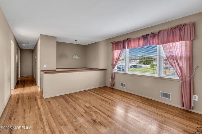 Building Photo - 353 Cokes Dr