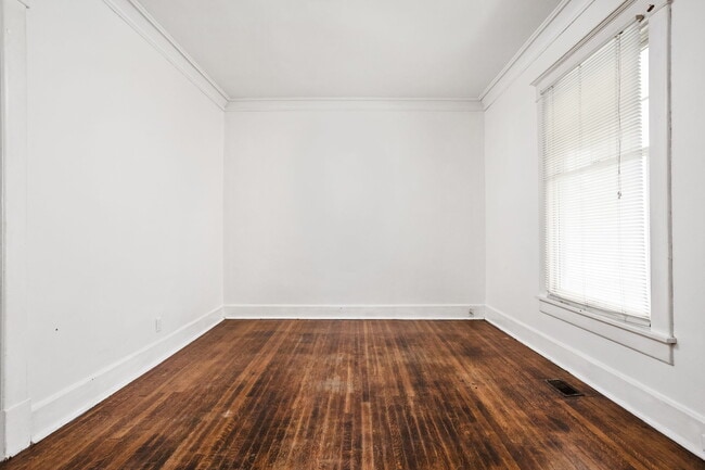Building Photo - 418 N Drexel Ave
