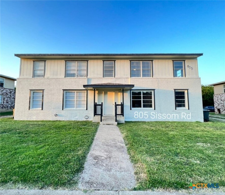 Building Photo - 805 Sissom Rd