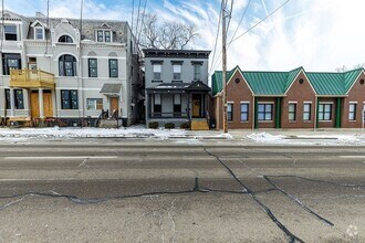 Building Photo - 1009 Scott St