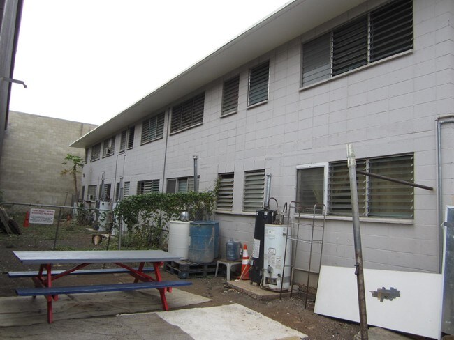 Building Photo - 248 Kalihi St