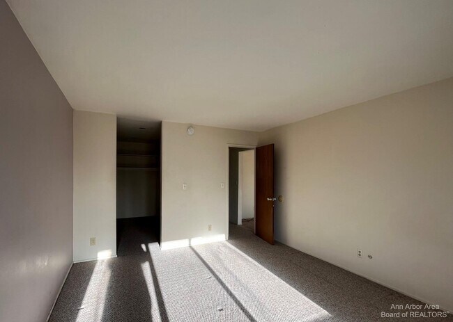 Foto del edificio - 2102 Pauline Blvd