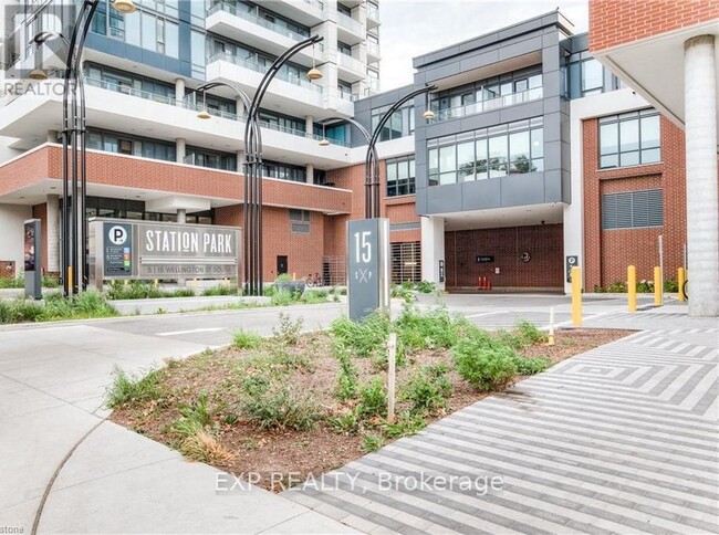 Photo du bâtiment - 15-1615 Wellington St S