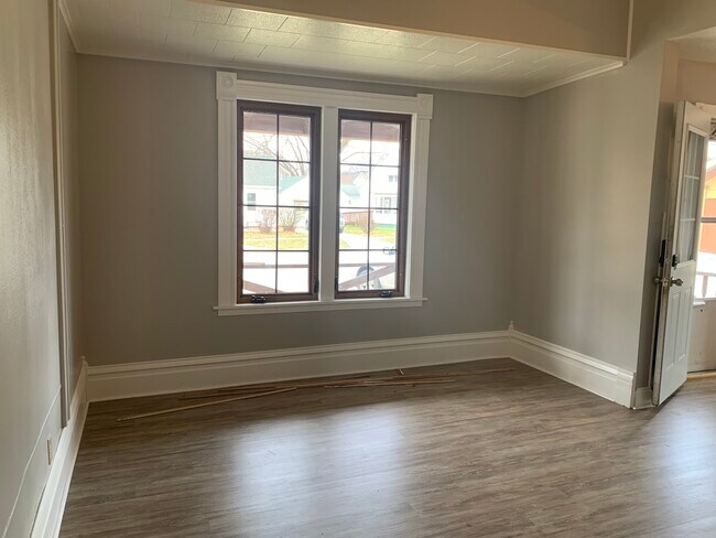 Dining Room - 537 W Wisconsin St