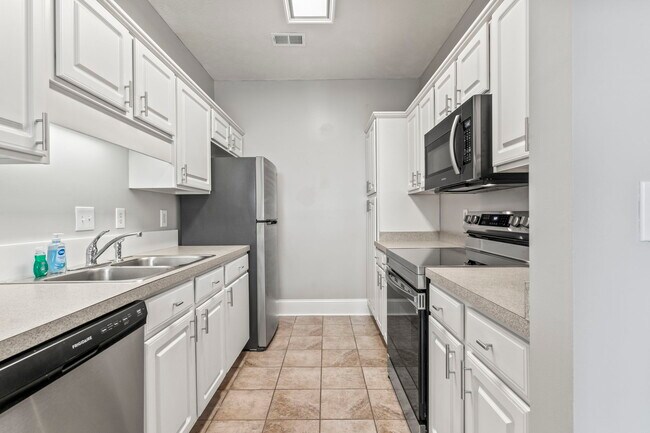 Foto del edificio - 100 Fountain Pointe Ln
