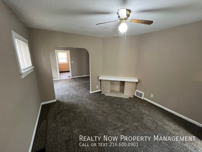 Foto del edificio - 5738 Longwood Ave