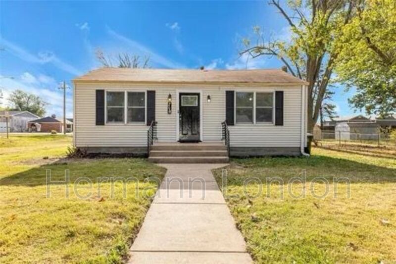 7114 Willow Ln, Hazelwood, MO 63042 House Rental in Hazelwood, MO