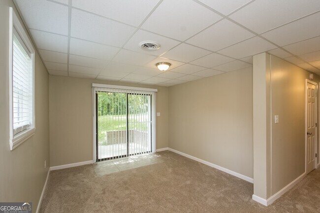 Building Photo - 1451 Cardinal Ln