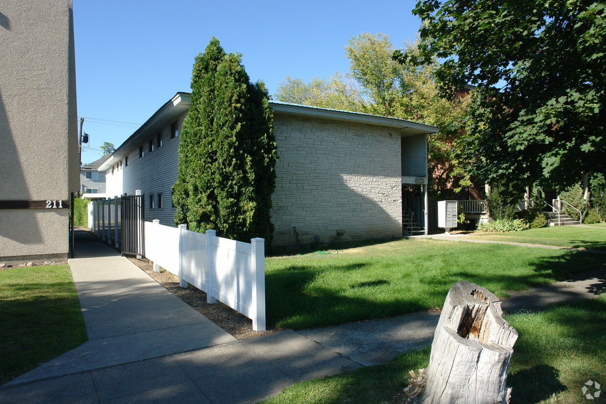 Building Photo - 217 E Sinto Ave