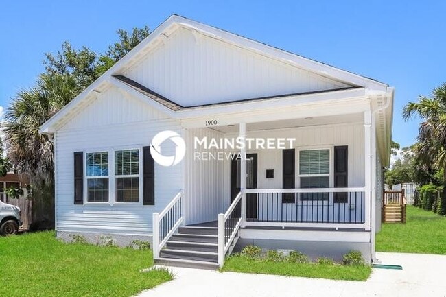 Building Photo - 4 Bedroom Pet-Friendly Home in St. Petersb...