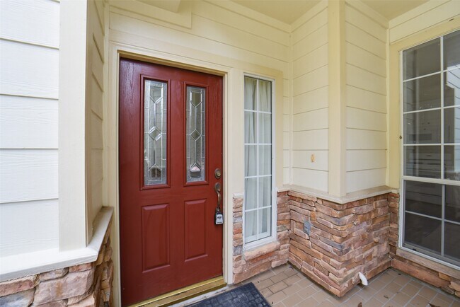 Foto del edificio - 2110 Ridge Wood Ln