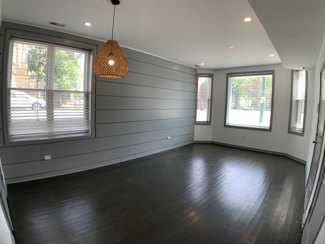 Foto principal - 2834 W Diversey Ave