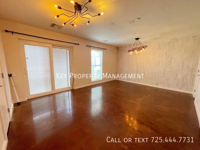 Foto del edificio - One-of-a-kind 2 bedroom, 2.5 bathroom town...