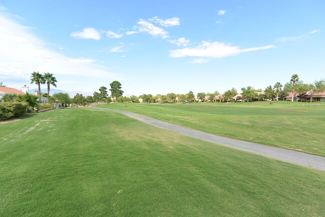 Foto del edificio - SUMMERLIN 1-STORY ON GOLF COURSE W/VIEWS 2...