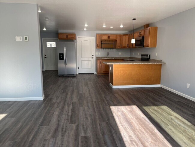 Foto del edificio - New Energy Efficient Constuction!