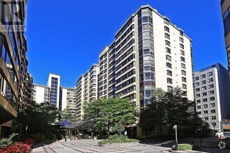 Building Photo - 280-280 Simcoe St