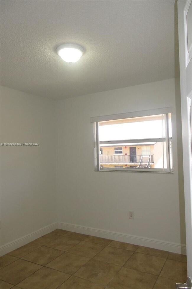 Building Photo - 5461 W 24th Ave