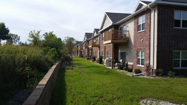 Building Photo - Forest View Apartments