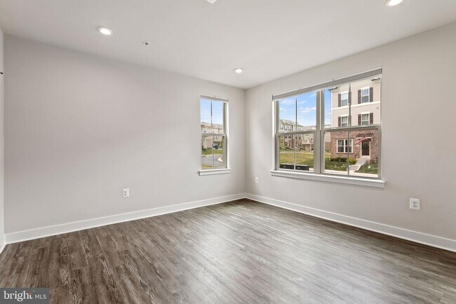 Building Photo - 8621 Satinwood Dr