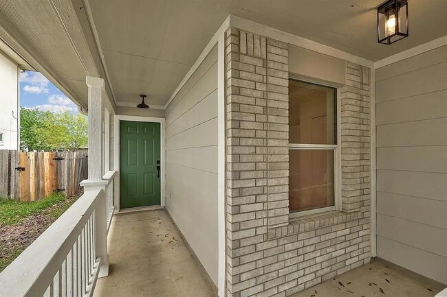 Building Photo - 16816 Jaron Dr