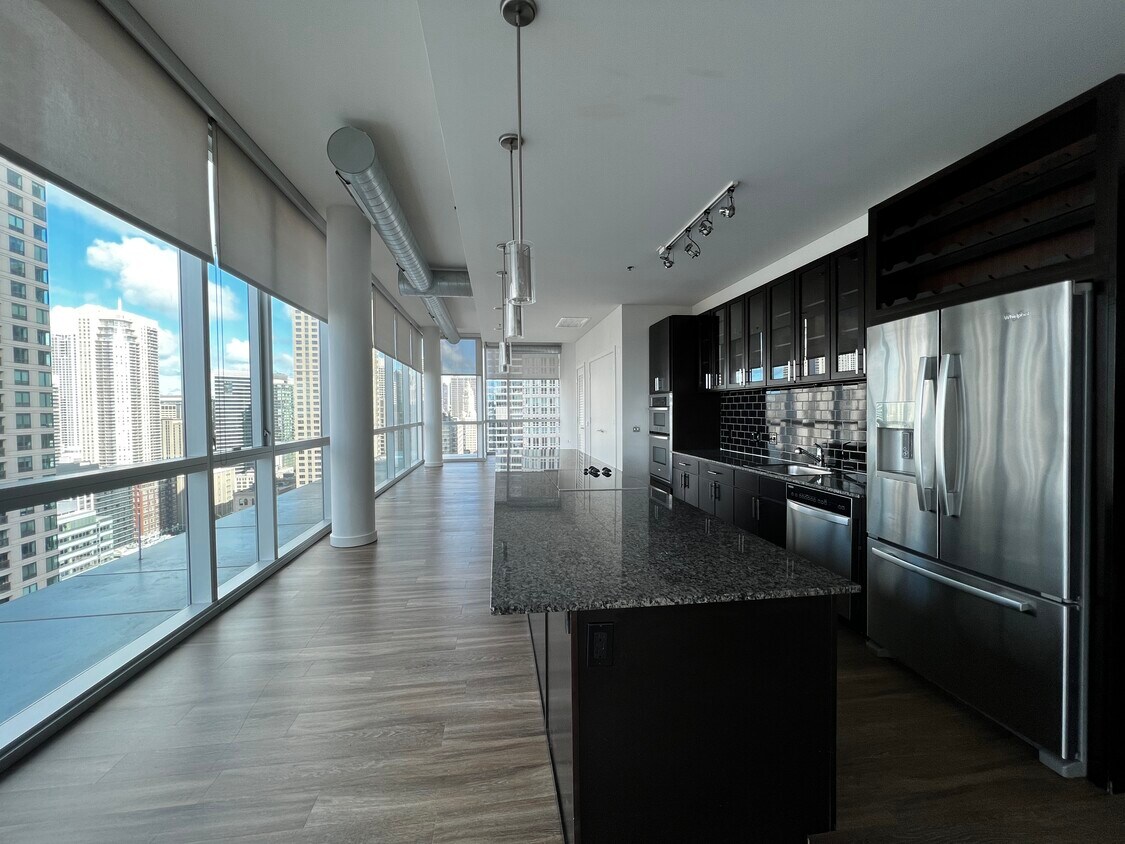 Primary Photo - 120 W Kinzie St