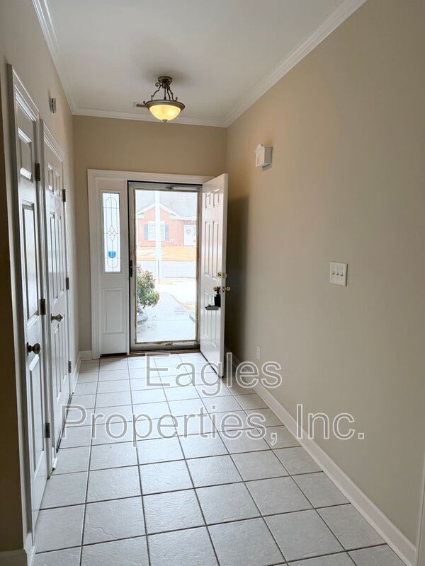 Building Photo - 102 Oxford Dr