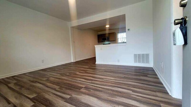 Foto del edificio - 1518 W Clara Dr