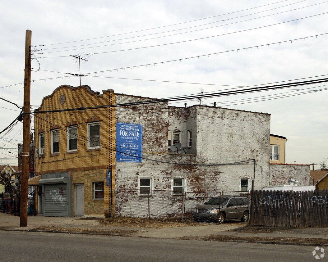 Primary Photo - 420 Sound View Ave