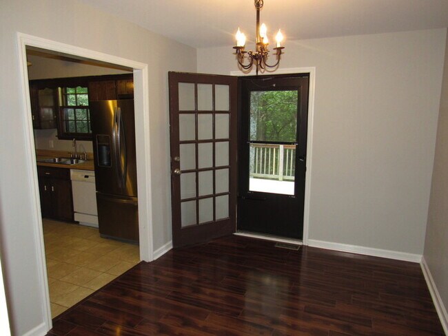 Building Photo - South Nashville home with storage!