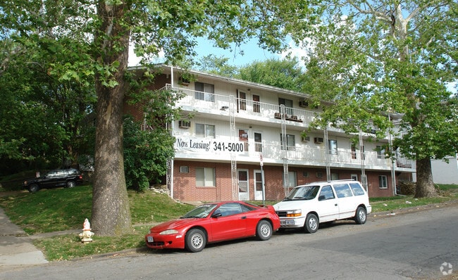 Building Photo - University Row