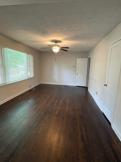 Foto del edificio - 2174 Trailwood Dr