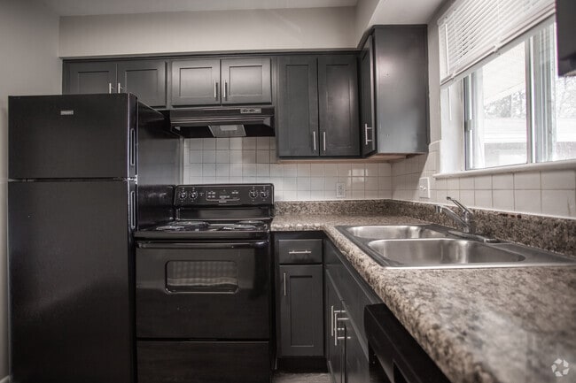 2HAB,1BA,-950SF - The Grove