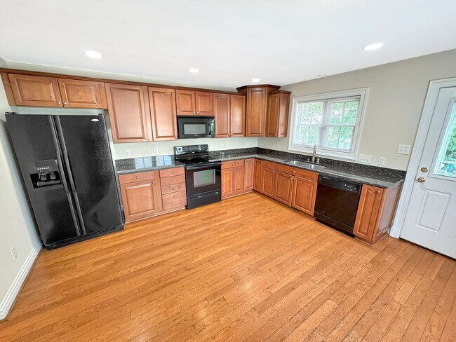 Foto del edificio - 5 Bedroom Home in VCU Area - Move in Speci...