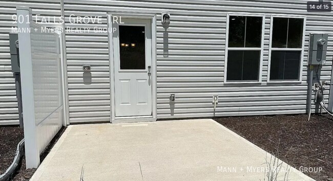 Foto del edificio - 901 Falls Grove Trl