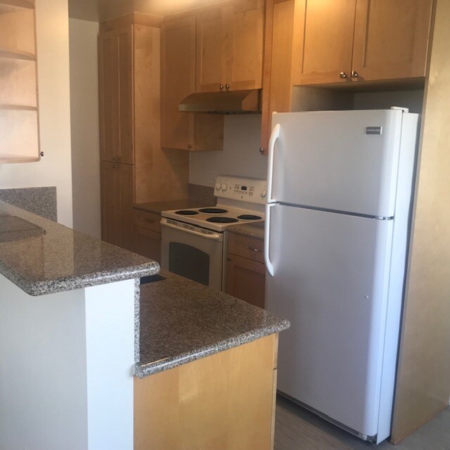 Kitchen - 1505 Corinth Ave