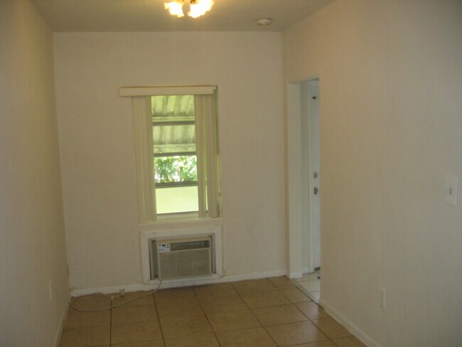 Foto del edificio - 11207 NE 10th Ave
