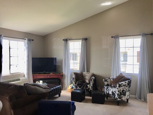 Building Photo - 162 Bertram Dr
