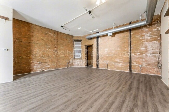 Foto del edificio - 3328 W Chicago Ave