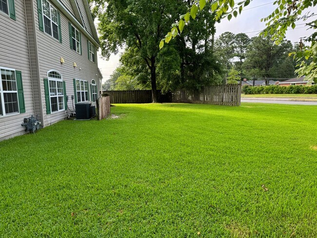 Building Photo - Large Three Bedroom Duplex_Kempsville Borough